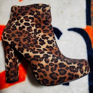 Heeled booties